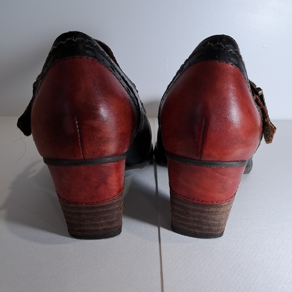 L'ATISTE Black and Red Heels - Picture 4 of 5